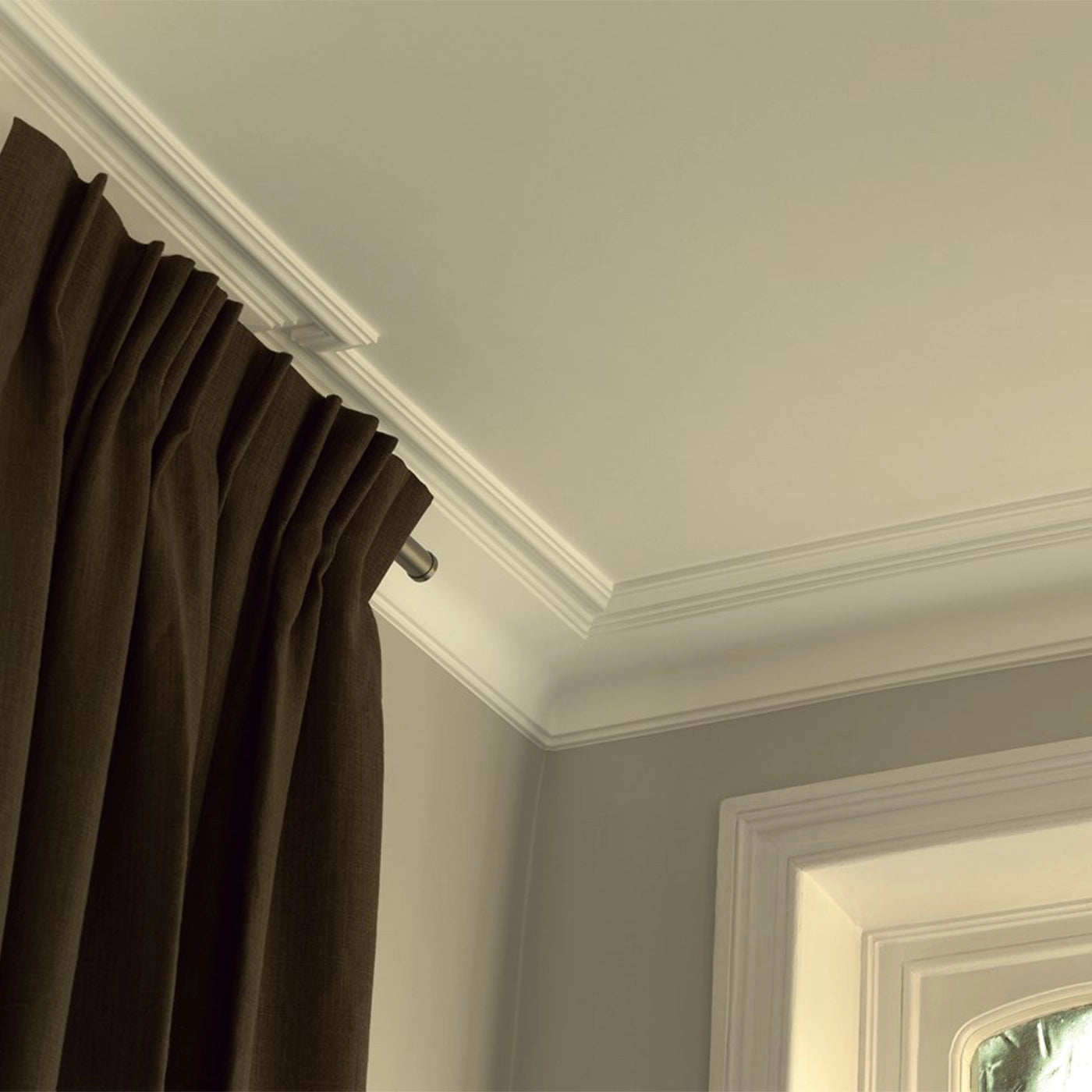 Z17 ARSTYL® 2M NMC Ceiling Coving on white ceiling | DecorMania UK